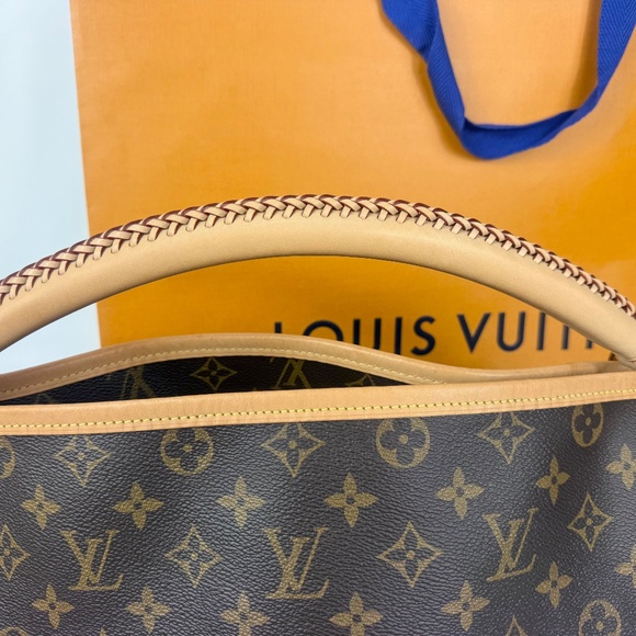 LV Monogram Artsy MM - Picture 7 of 16